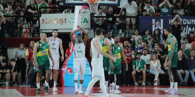 Pınar Karşıyaka, seriye kötü başladı