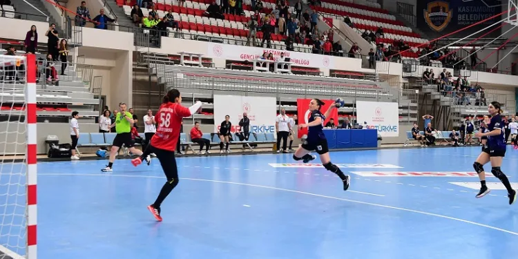 Hentbolde Mavi Kelebeklerden lig şampiyonluğu yolunda önemli adım
