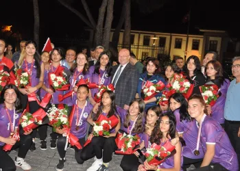 Menteşe Spor Lisesi Kız Hokey takımı Türkiye şampiyonu oldu