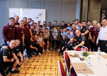 Marek Hamsik’e tablo hediye edildi