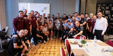 Marek Hamsik’e tablo hediye edildi