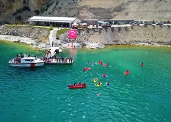 Adilcevaz’da kano yarışları yapıldı