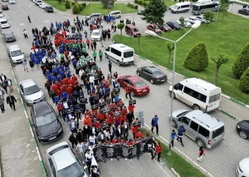 Ragbi takımlarından kortej yürüyüşü