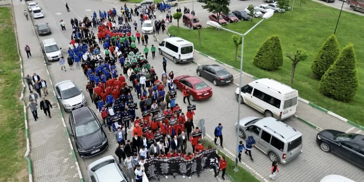 Ragbi takımlarından kortej yürüyüşü