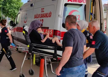 3. kattan düşen çocuk annesinin kucağında hastaneye getirildi
