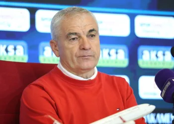 DG Sivasspor Teknik Direktörü Rıza Çalımbay’dan ayrılık sinyali: “Yarın açıklayacağım”