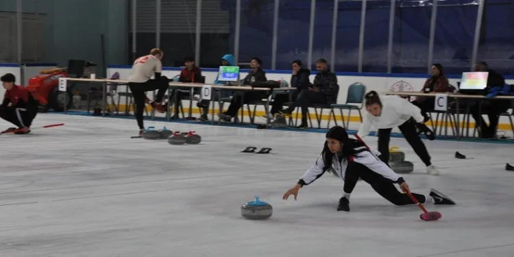 Kars’ta Curling Şampiyonası sona erdi