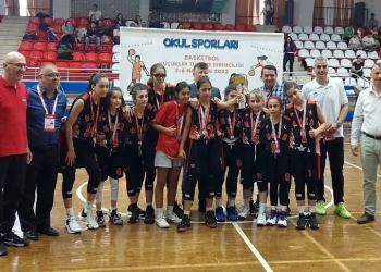 Macide Gazioğlu Ortaokulu’na Aydın’da iki kupa