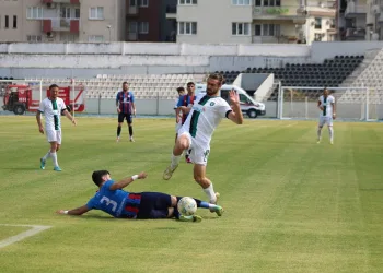 TFF 3. Lig: Efeler 09 SFK: 2 – Beyoğlu Yeni Çarşı Spor: 2