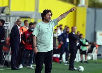 İstanbulspor Teknik Direktörü Fatih Tekke: “Ligde kaldığımız için çok mutluyuz”