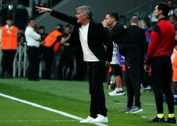 Beşiktaş Teknik Direktörü Şenol Güneş: “Şanssız bir günde sezonu bitirdik”