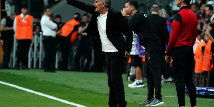 Beşiktaş Teknik Direktörü Şenol Güneş: “Şanssız bir günde sezonu bitirdik”