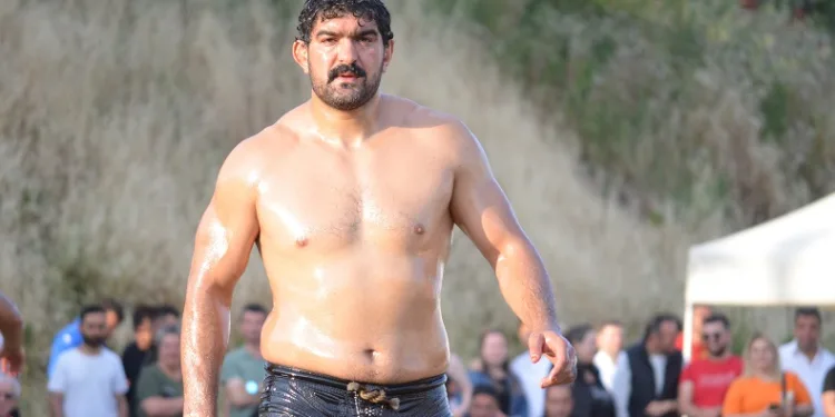 Hüseyin Pehlivan Yağlı Güreşleri’nin şampiyonu İsmail Koç oldu