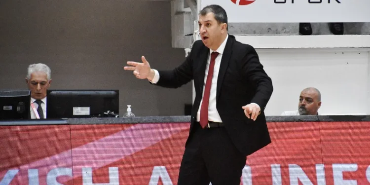 Aliağa Petkimspor Başantrenörü Burak Gören: “Aliağa’mızın tüm fertleriyle oluşan sevgi ortamına layık olmaya çalışacağım”