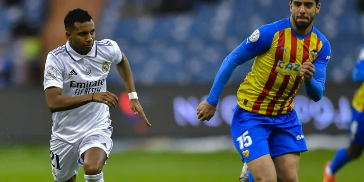 İspanya ekibi Valencia, Cenk Özkacar’ın bonservisinin alındığını açıkladı