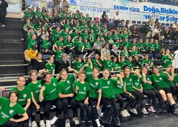 Alaağaç Spor voleybol şenliğinde esti geçti