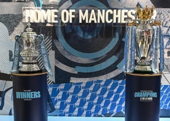Manchester City’nin bu sezon kazandığı kupalar İstanbul’da sergilendi