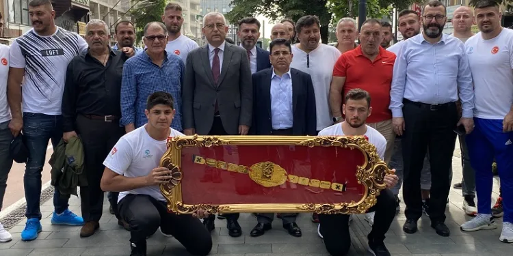 Bin 400’ten fazla güreşçi 180 bin TL’lik altın kemer için ter dökecek