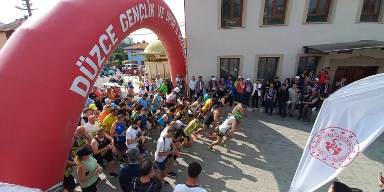 Tarihi İpek Yolu trail koşusu 700 sporcu ile start aldı