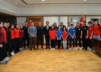Başkan Zorluoğlu, şampiyon sporcuları ağırladı