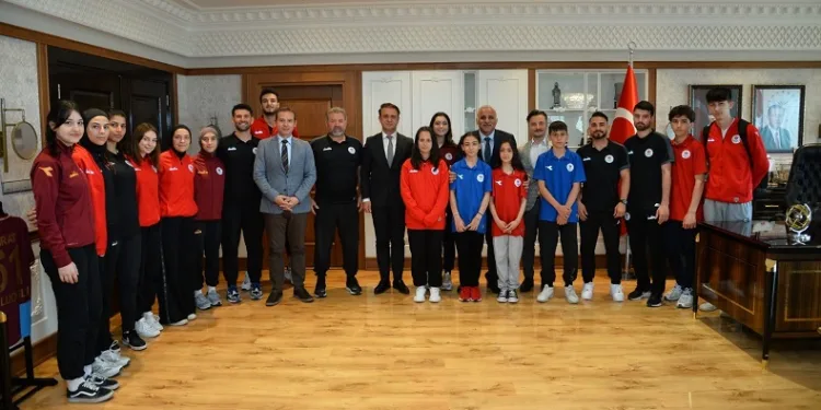 Başkan Zorluoğlu, şampiyon sporcuları ağırladı