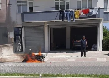 Motosikleti geri iade edemeyince benzinle yaktı