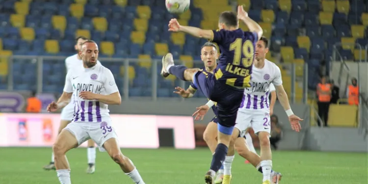 Belediye Derincespor TFF 2. Lig’e yükseldi