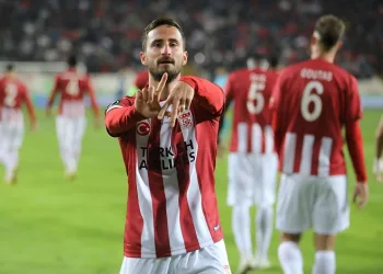 UEFA Konferans Ligi’nde en güzel gol Sivassporlu Erdoğan Yeşilyurt’tan