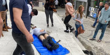 Sokak ortasında bıçaklı kavga