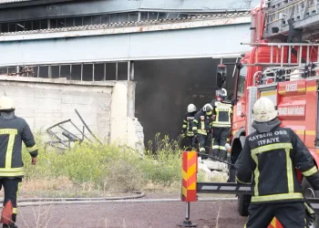 Fabrika yangını 1 saatte söndürüldü