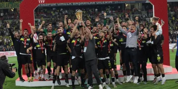 Spor Toto 1. Lig’e yükselen Şanlıurfaspor kupasını kaldırdı