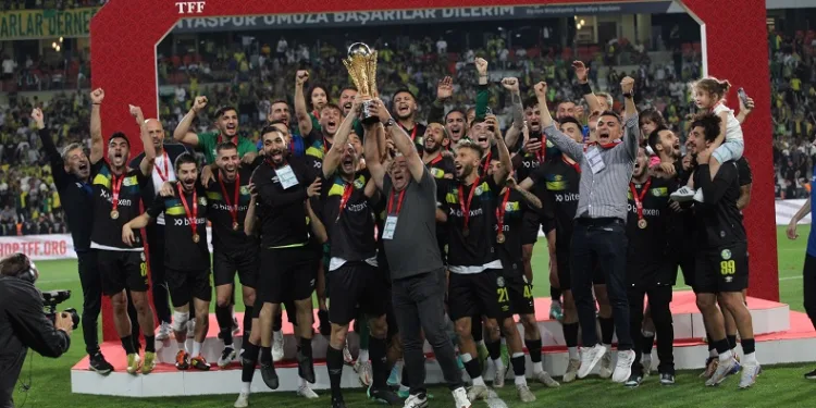 Spor Toto 1. Lig’e yükselen Şanlıurfaspor kupasını kaldırdı