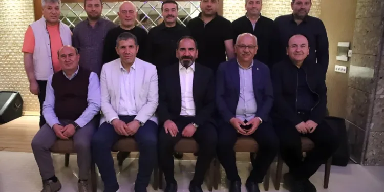 Sivasspor’da Mecnun Otyakmaz, yönetim kuruluna teşekkür etti