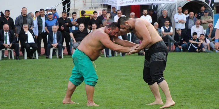 Amasya Karakucak güreşlerinde başpehlivan Rıza Yıldırım oldu