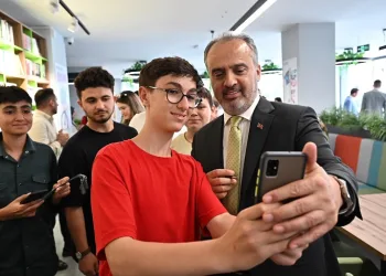 Alinur Aktaş’tan gençlere YKS morali
