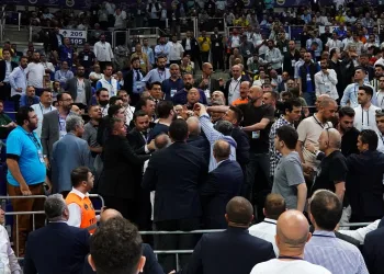 Fenerbahçe Olağan Genel Kurulu’nda gerginlik!