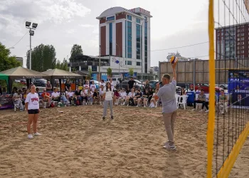 Plaj voleybolu festivali başladı