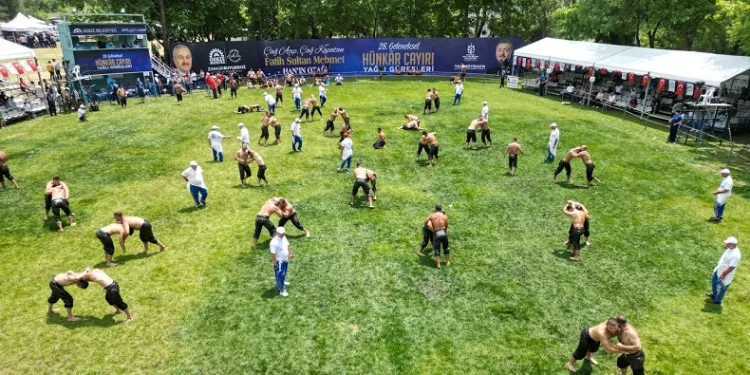 Hünkar Çayırı Yağlı Güreşleri başladı