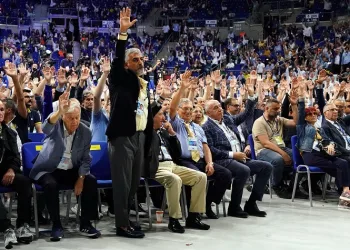 Fenerbahçe yönetimi ibra edildi
