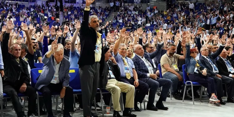 Fenerbahçe yönetimi ibra edildi
