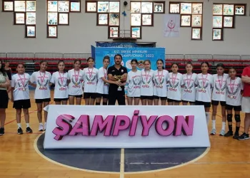 Kepez’in hentbolcuları kupalara doymuyor