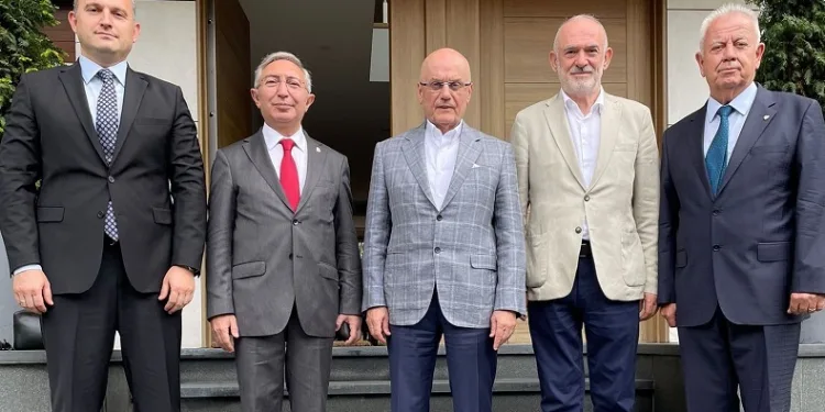 Bursaspor Divan Başkanı Galip Sakder’in de katıldığı toplantıda ‘Küfürsüz Stadyum’ dendi