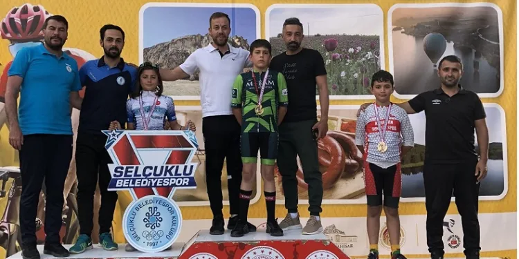 Karaman bisiklet takımından 3 bronz madalya