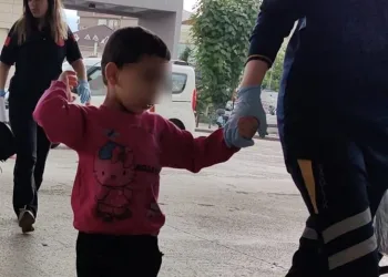 Bursa’da çocuk şeker sanıp deterjan yedi