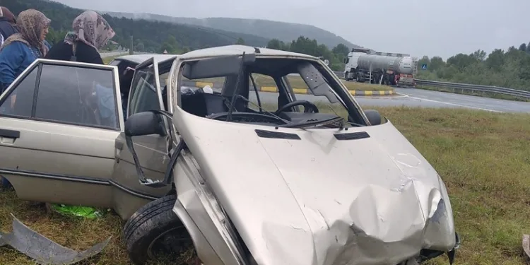 Otomobil hurdaya döndü 5 kişi yaralandı