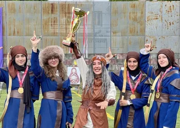 Okçuluk yarışmasında kuzenler şampiyon oldu