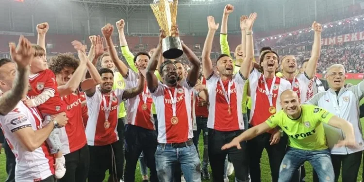 Şampiyon Samsunspor sahaya iniyor