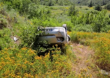 Takla atan otomobilden burnu bile kanamadan kurtuldu
