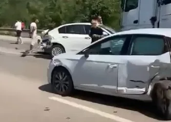 Bursa’da 11 araç birbirine girdi