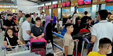 Havalimanı’nda tatil yoğunluğu